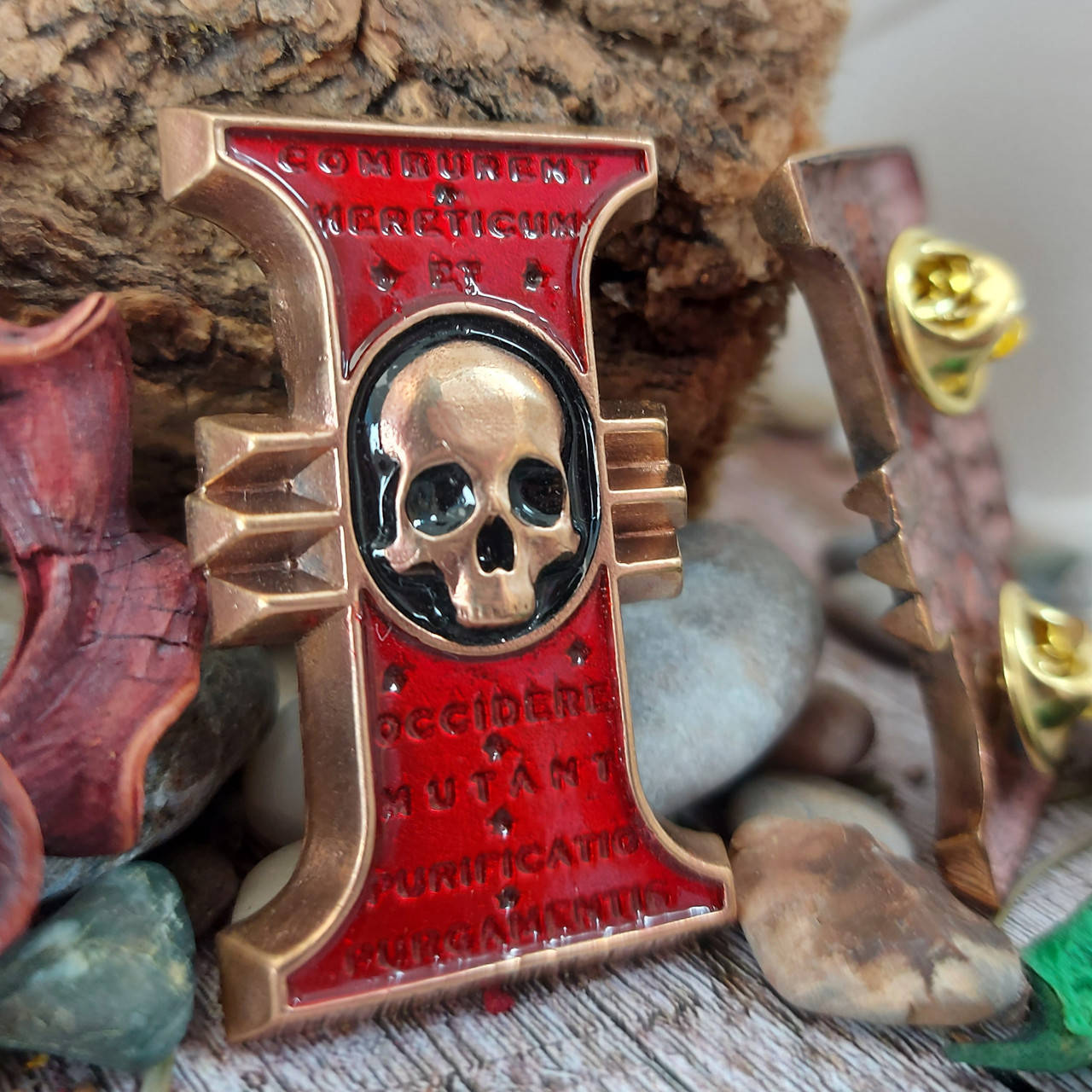 

Инсигния (Инквизиция) значок пин, Warhammer 40000 Wiki бронза+эмаль