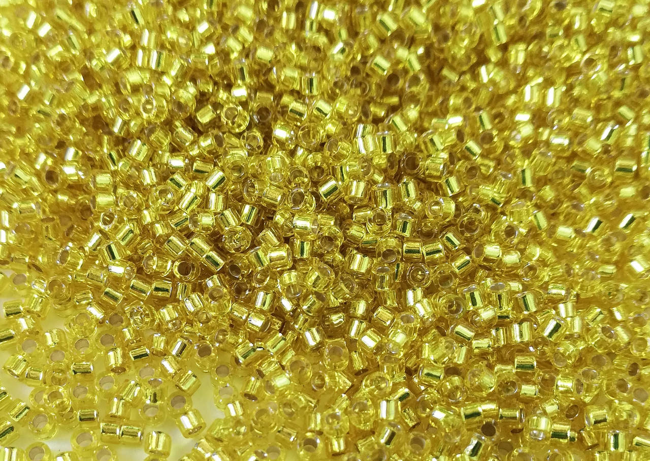 

Японський бісер Miyuki Delica 11/0 DB0145 Silver Lined Yellow
