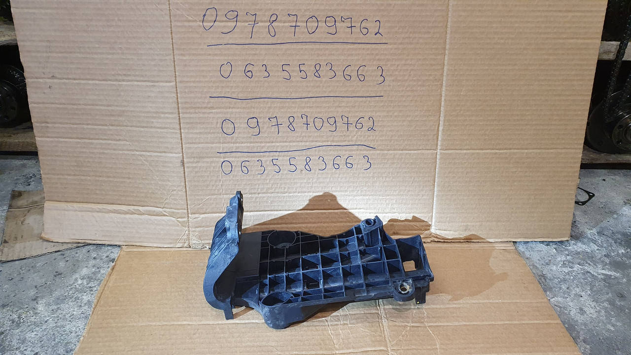 

Кронштейн крепления воздушного фильтра 2.5DCI RENAULT MASTER 98-10 (РЕНО МАСТЕР) (c)