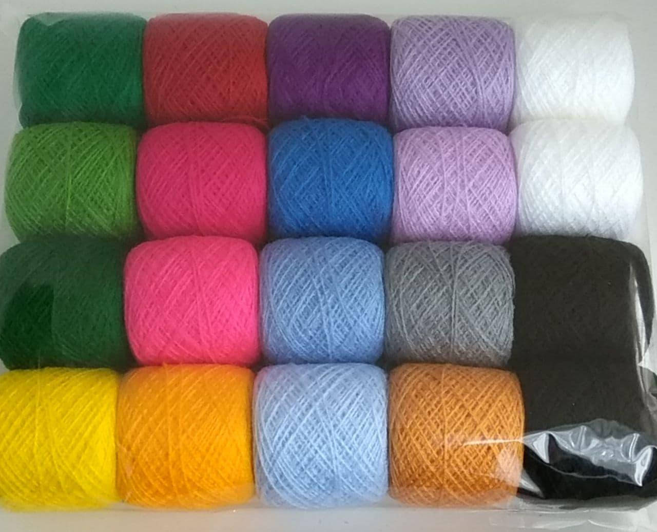 

Набір різнокольорових ниток для вишивання, нитка акрилова