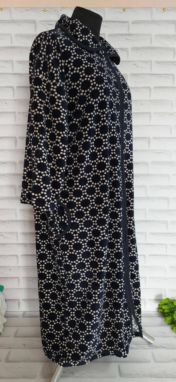 

Халат велюровый женский р. 62 на молнии с карманами длинный рукав, Разные цвета