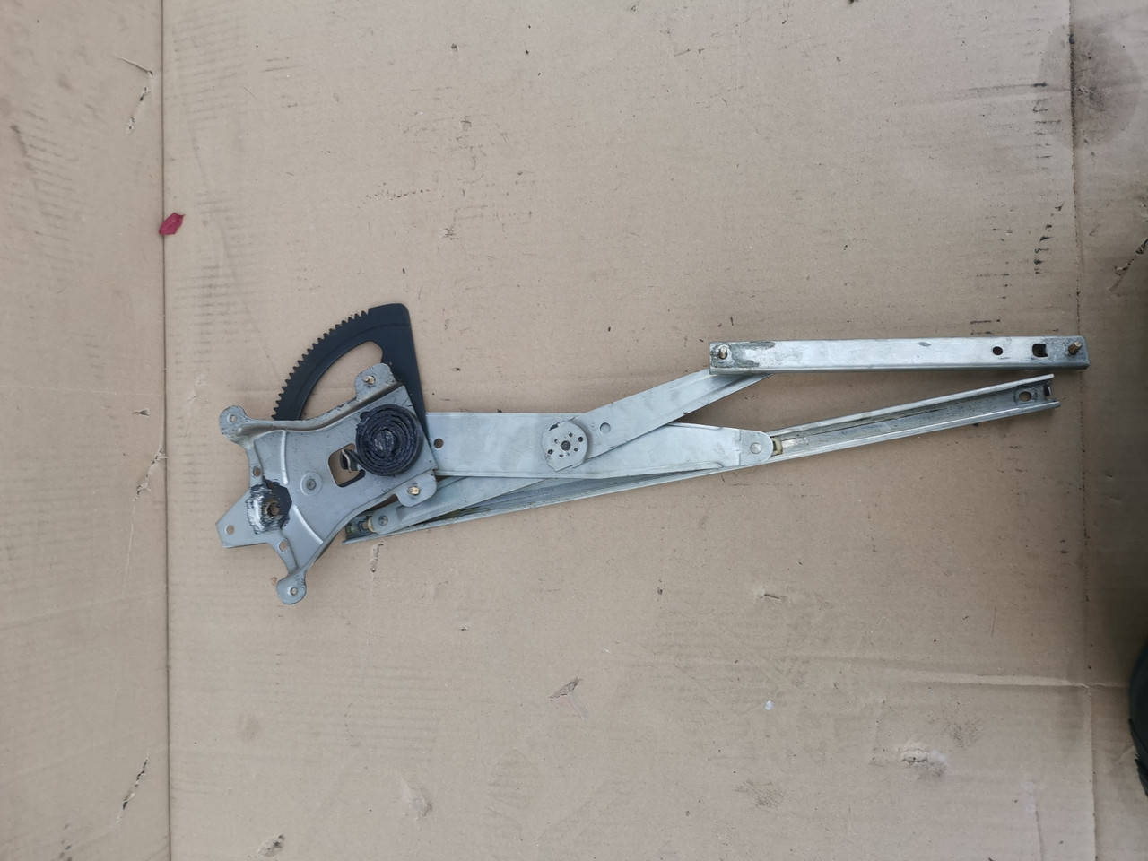 

Механизм(трапеция) стеклоподъемника передний левый Chevrolet Aveo(Шевроле Авео),95015329