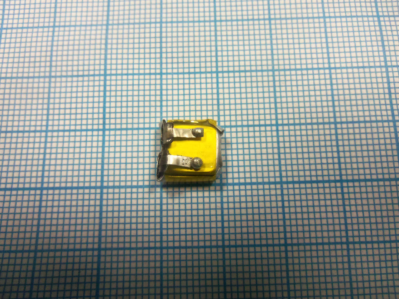 

Внутренний Аккумулятор 10*10*4,5 (80 mAh 3,7V) 051010 AAA класс в Запорожье, Серый