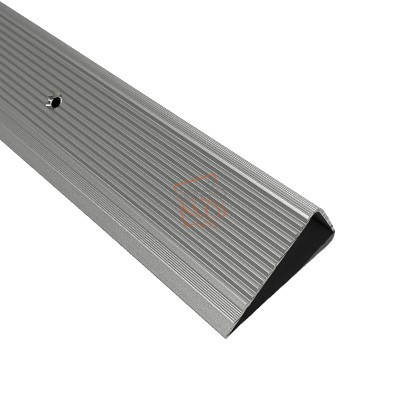 

Лестничный алюминиевый порожек БРП-60 анодированный рифленый с отверстиями 45х20 мм серебро, Разные цвета