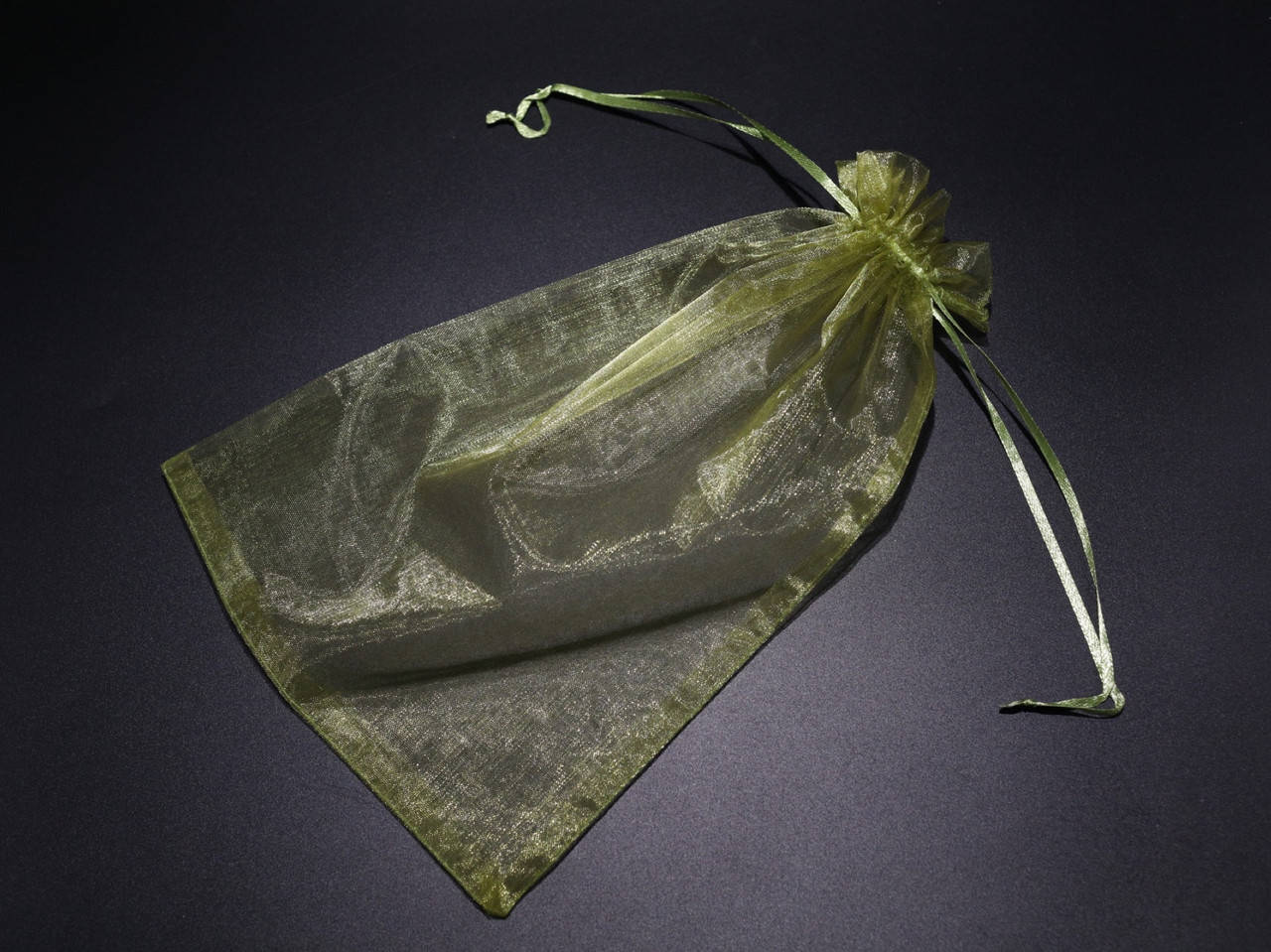 

Подарочные мешочки из органзы. Цвет оливковый. 20х30см