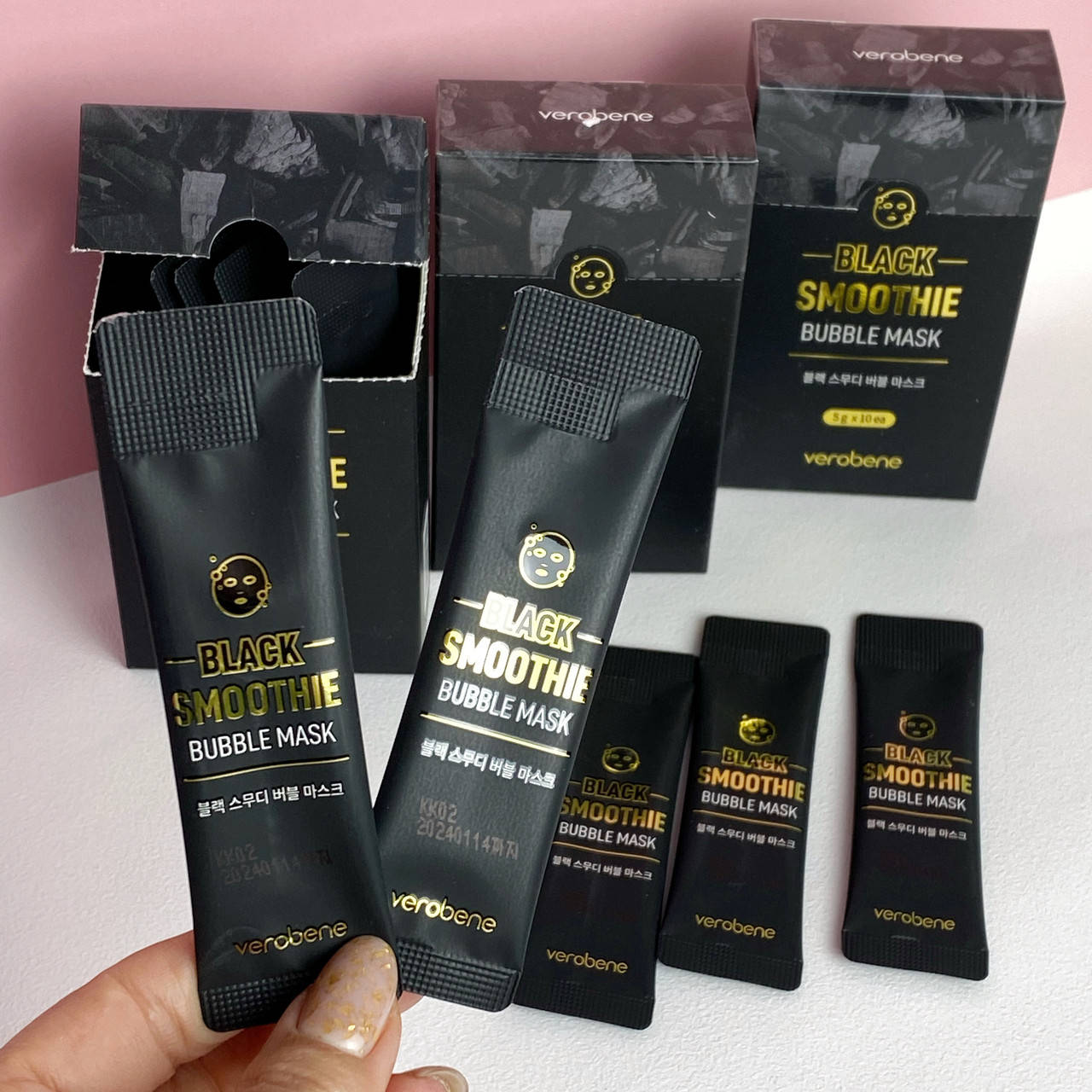 

Пузырьковая маска для лица от чёрных точек Verobene Black Smoothie Bubble Mask