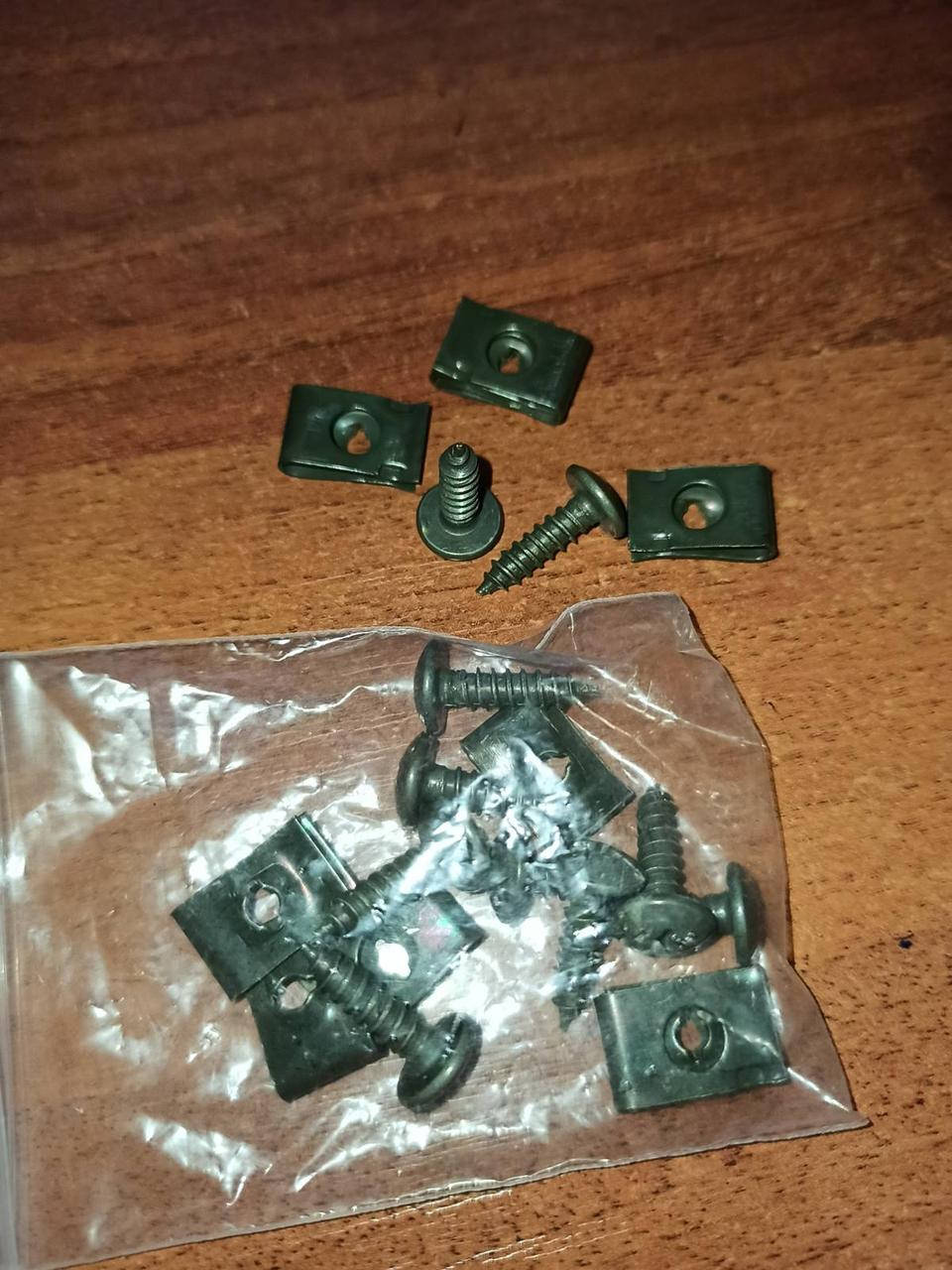 

Клипсы резьбовые для крепления пластика скутер мото комплект 10 шт.+ саморезы