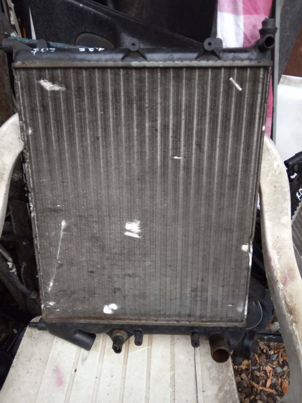 

Радиатор охлаждения Renault 19 1.2 1.4 B 7700810264 841249H 841386DM