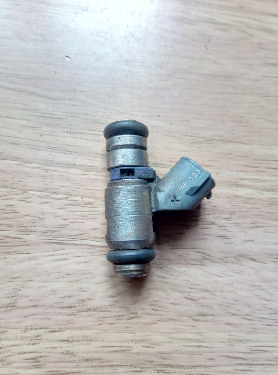 

Форсунка Volkswagen Golf 4 , Bora 1.4 - 1.6 036 133 319 , 036 031 T