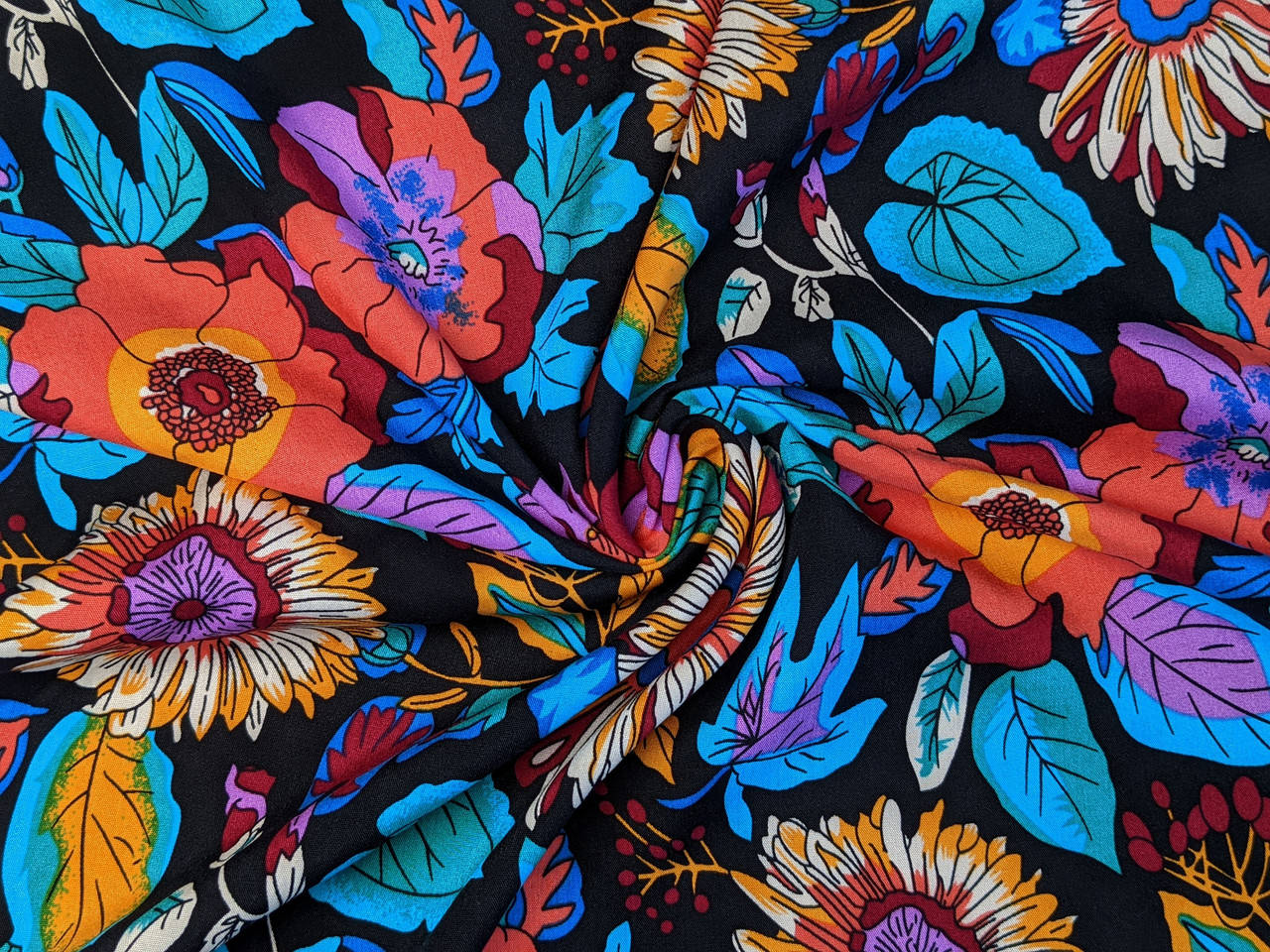 

Ткань Штапель шелковистый яркие цветы, черный