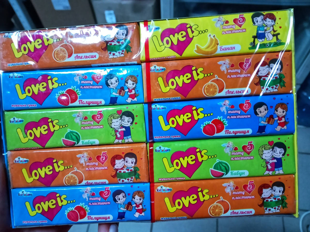 

Жвачки Love is 20шт