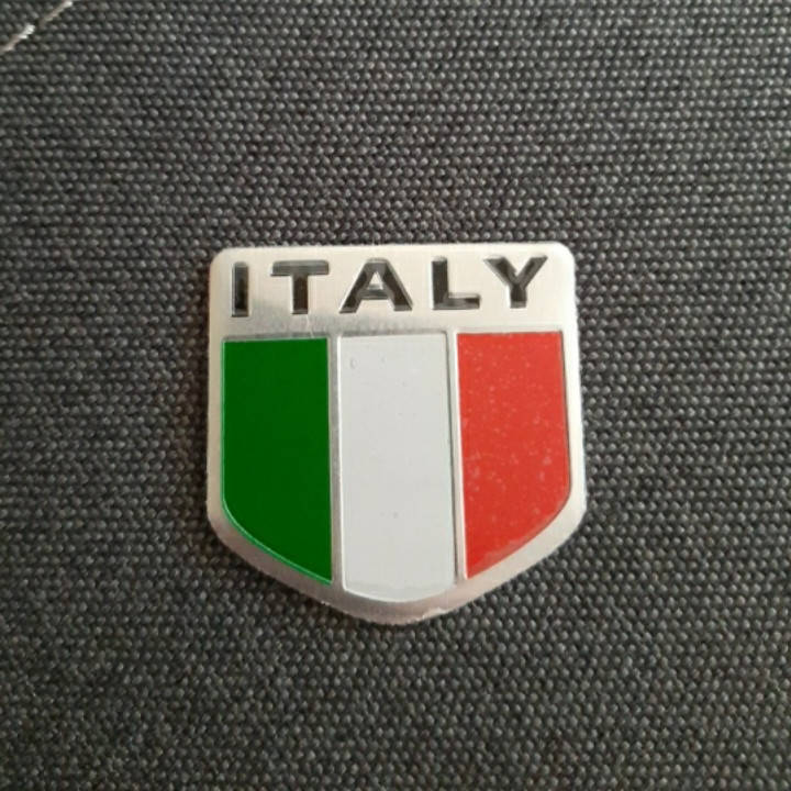 

Наклейка ITALY 55×60 мм.