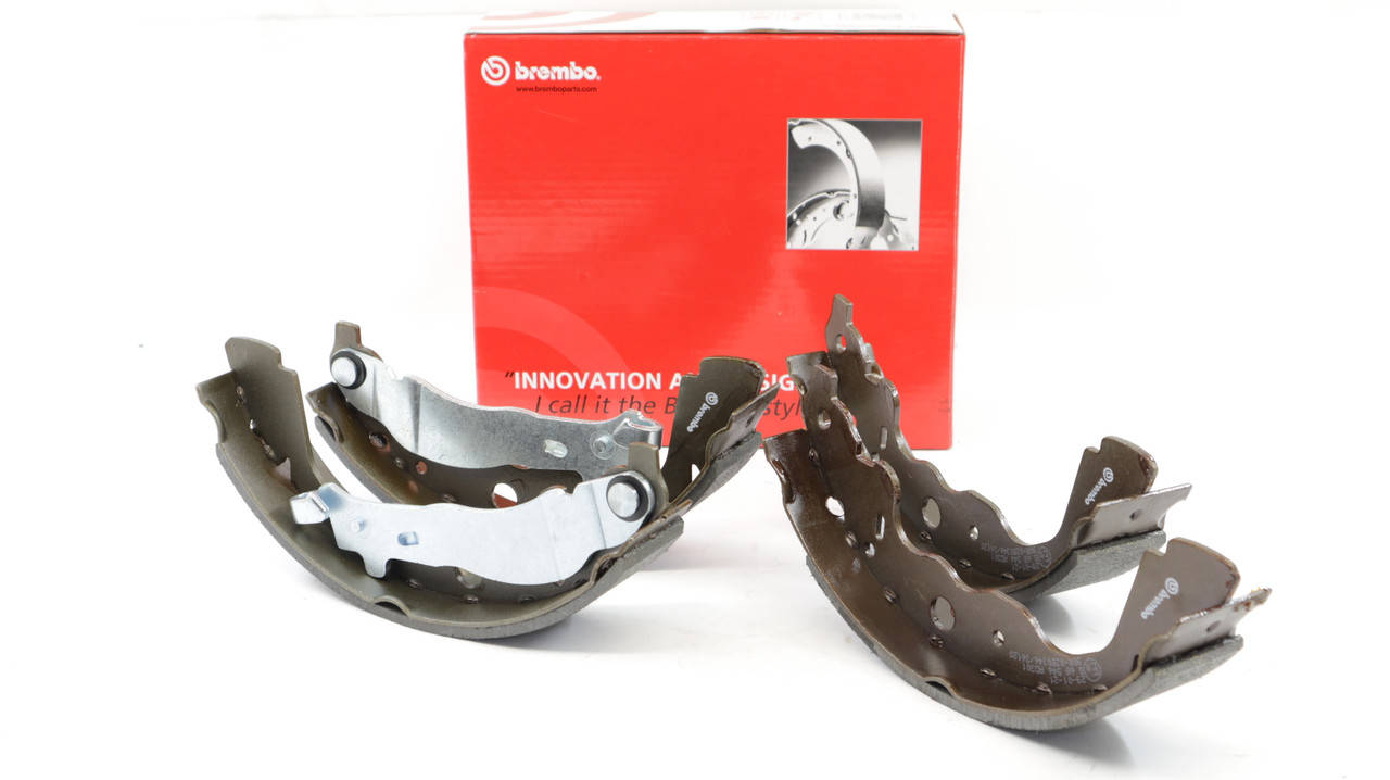 

Тормозные колодки задние (228x42 mm) на Рено Кенго II 2008->BREMBO(Италия) S68546