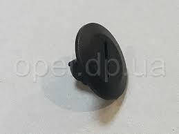 

Крепление ковриков салона 1724802 90513305 OPEL <> Om B
