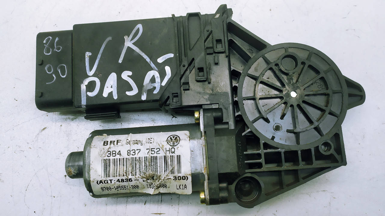 

Стеклоподъемник передний правый Volkswagen Passat B5 ( 96-05 ) 3B4837752hq 0130821694