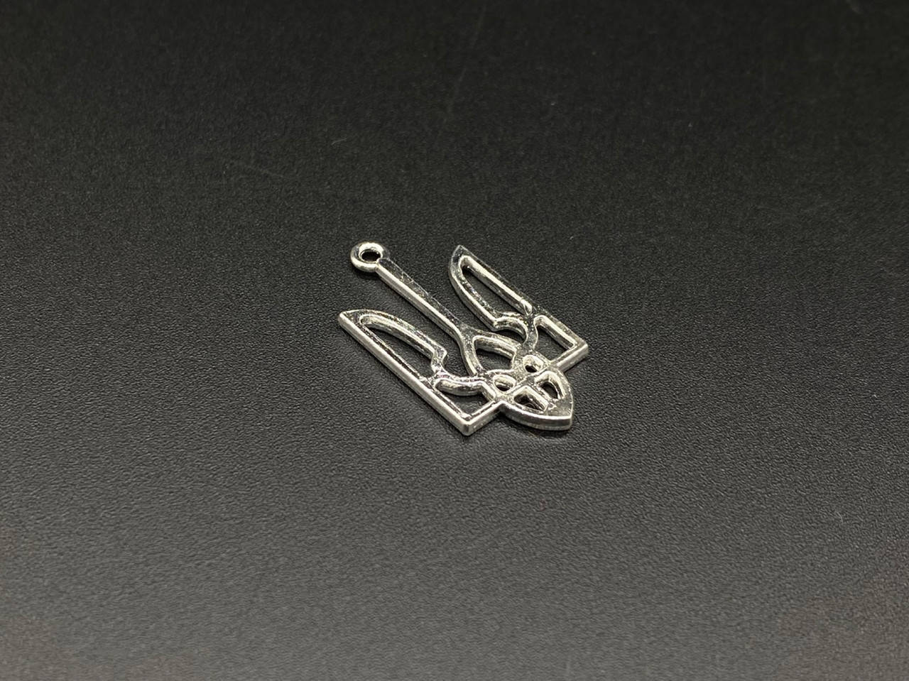 

Тризуб Украины, заготовка. Светлое серебро. 16х31мм. НЕЛИКВИДНЫЙ ТОВАР