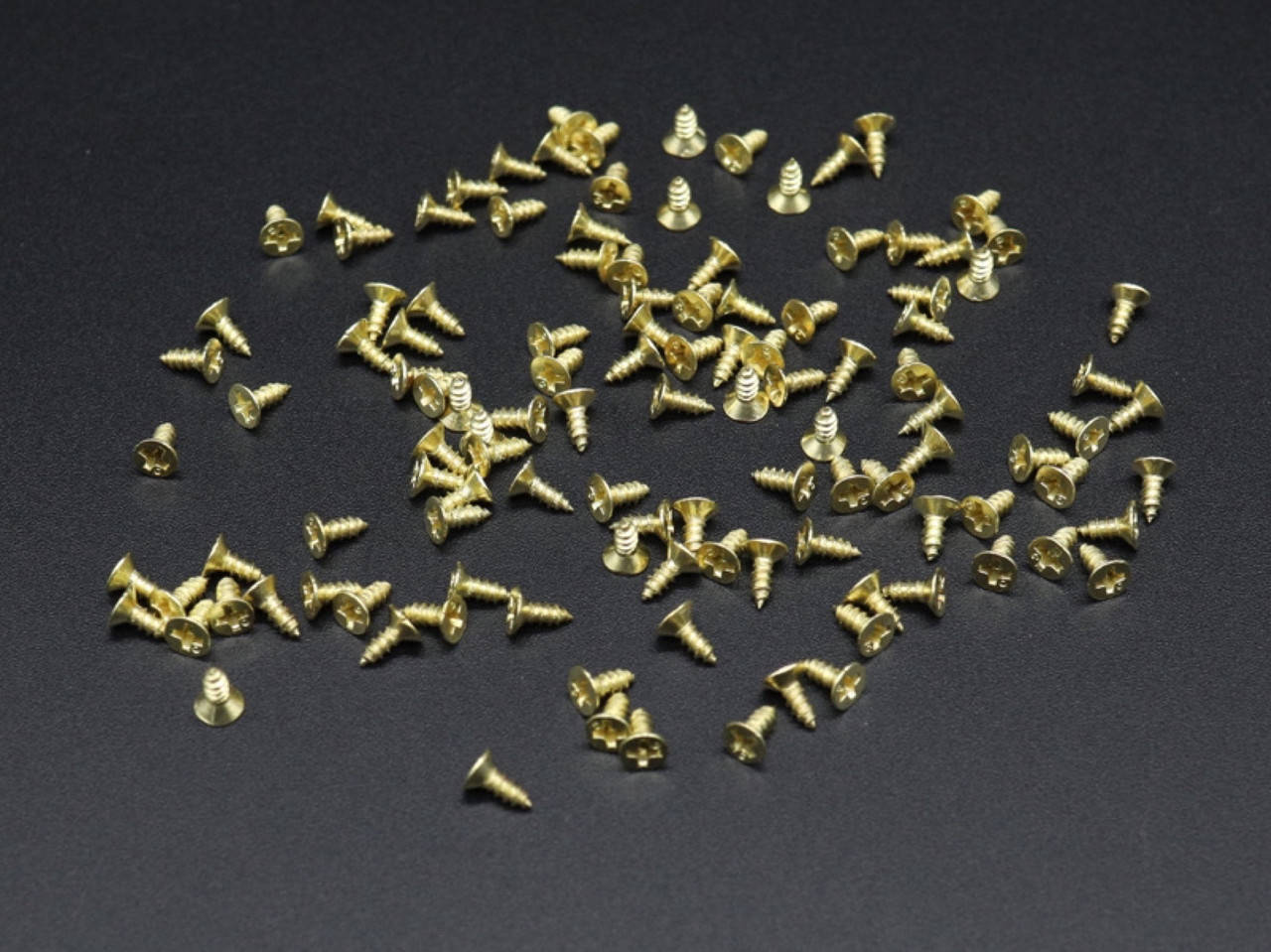 

Саморез потайная шапочка. Цвет золото. 2х5 мм