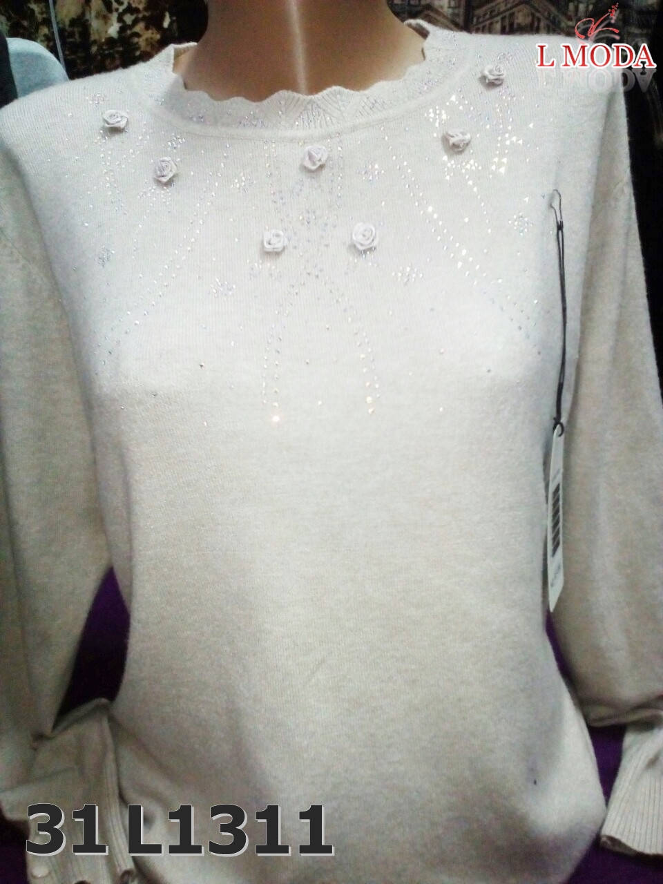 

Кофта женская с розами светло-бежевая 54