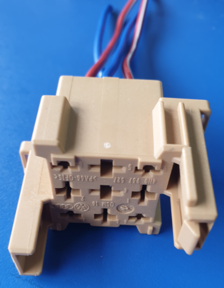 

Разъем VAG 4H0937528 для реле 4-х контактного