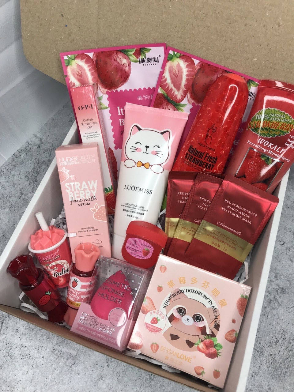 

Ягідний бокс з косметикою для дівчини (сюрприз бокс) подарочный набор
