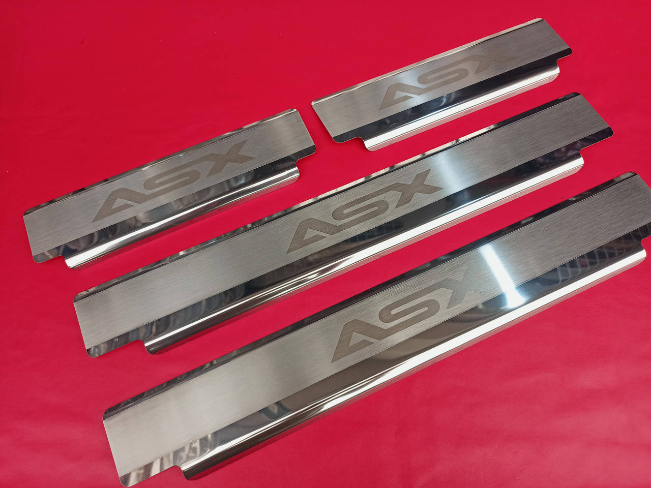 

Накладки на пороги MITSUBISHI ASX