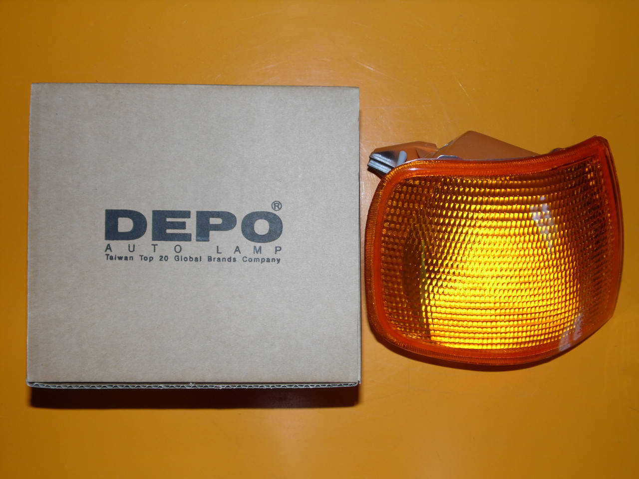 

Фонарь указателя поворота правый Depo 431-1502R-UE Ford sierra 1987-1993