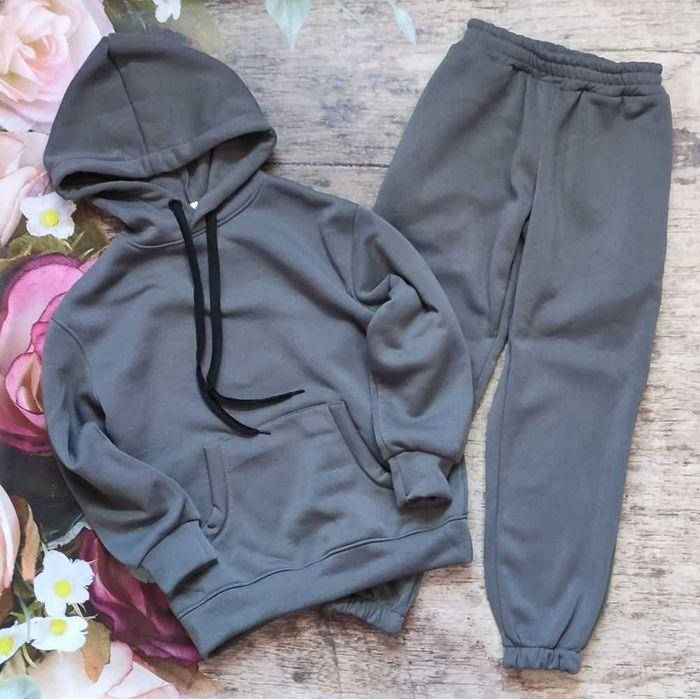 

Утеплённый спортивный костюм в стиле оверсайз. 152