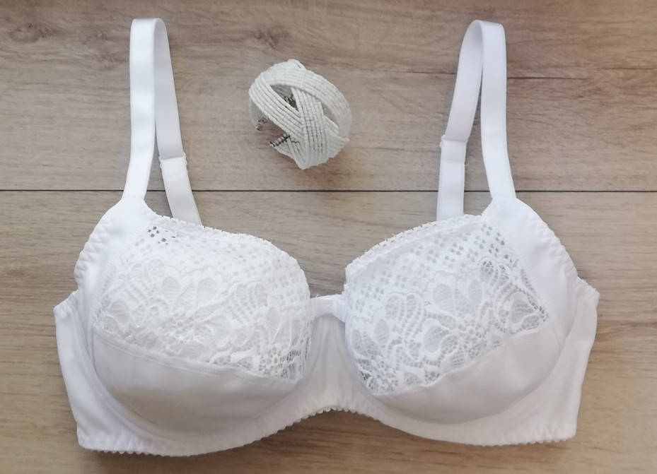 

Белый кружевной бюстгальтер ТМ "Калина" с мягкой чашечкой без поролона, размер 85В