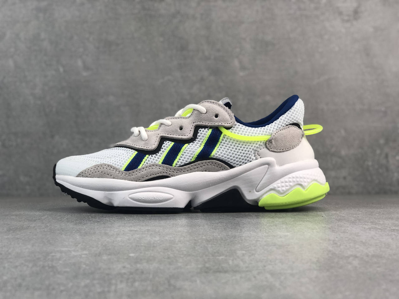 

Мужские кроссовки Adidas Ozweego