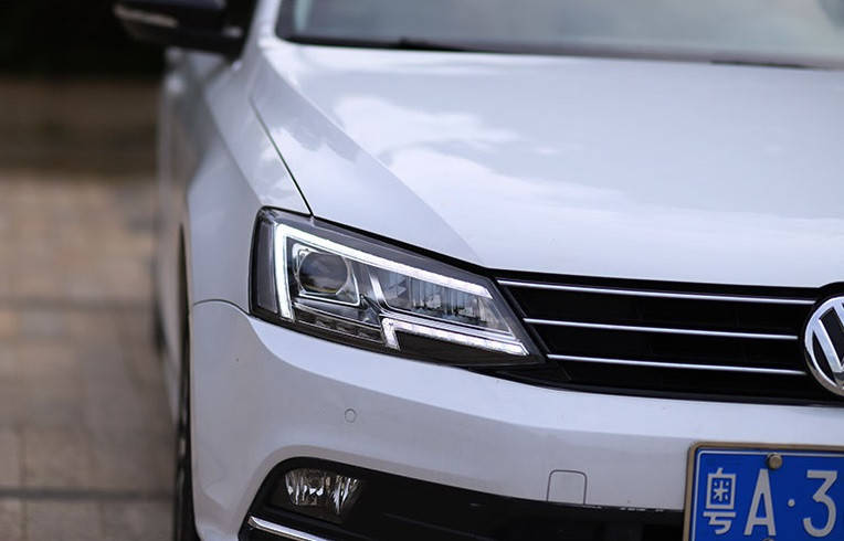

Передние фары VW Jetta 6 тюнинг Full Led оптика (стиль ауди)