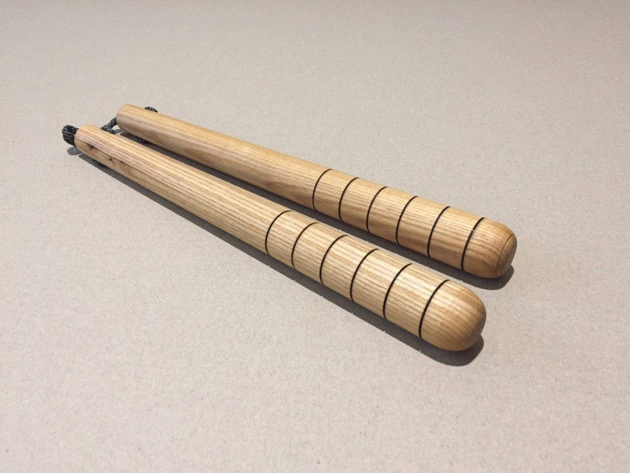 

Нунчаки конусные детские длина 27-28 см из ясеня