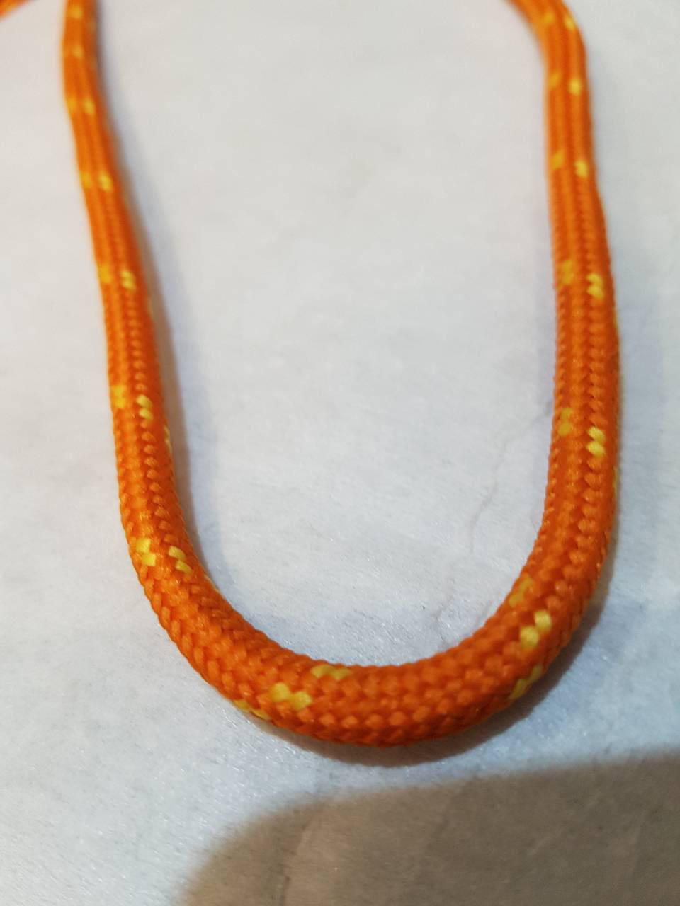 

Шнур с наполнителем круглый 6мм/100м (ПЭ нить оранж + желтая)