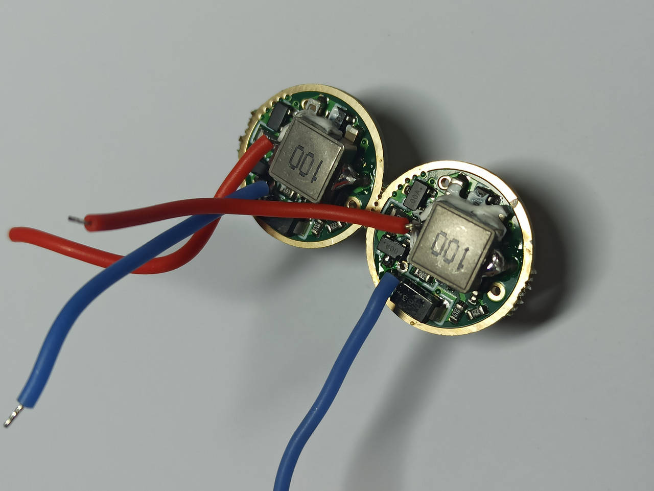 

Драйвер LED 3 режима 2.2А XML XML2 XPL XHP50.2 XHP70.2 17мм вход 3-12.6В