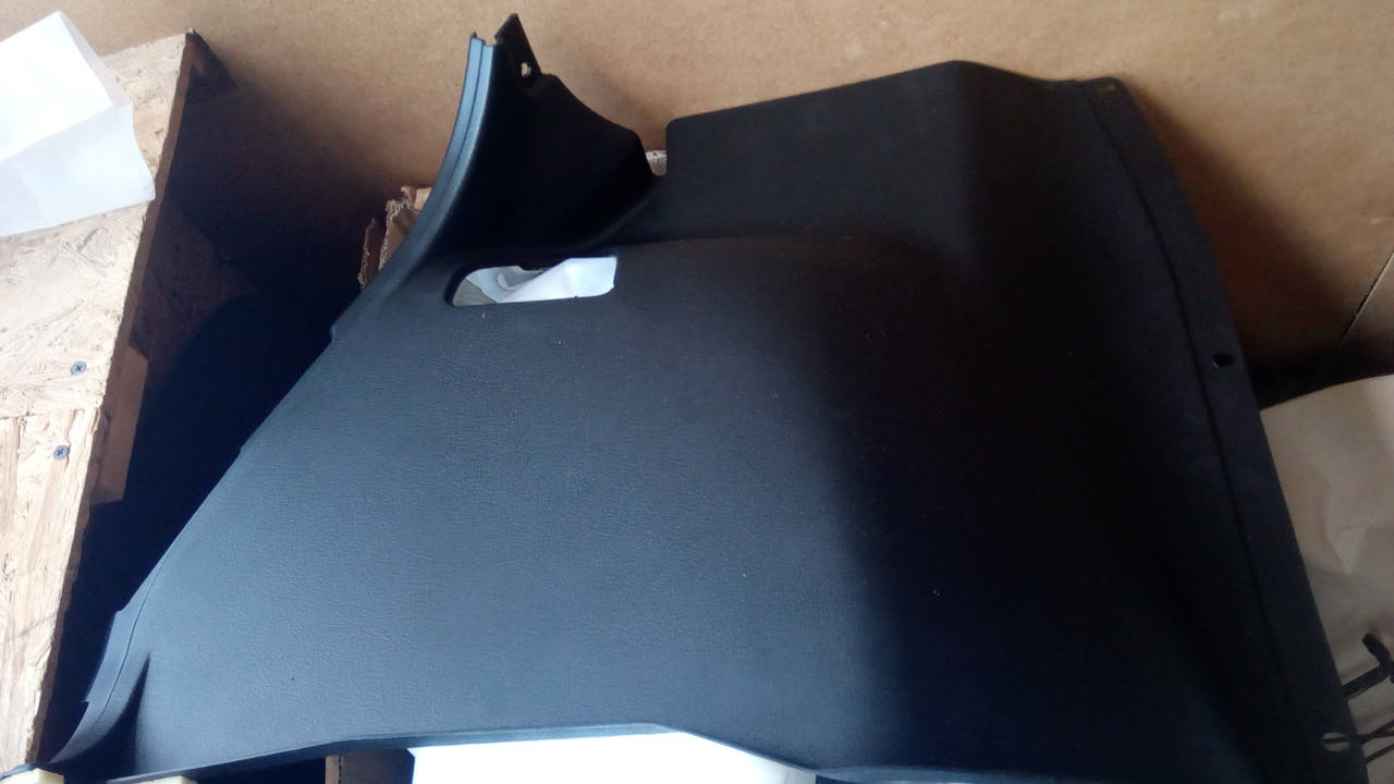 

Отделка задней багажника правая где амортизатор Ланос GM Корея (ориг)