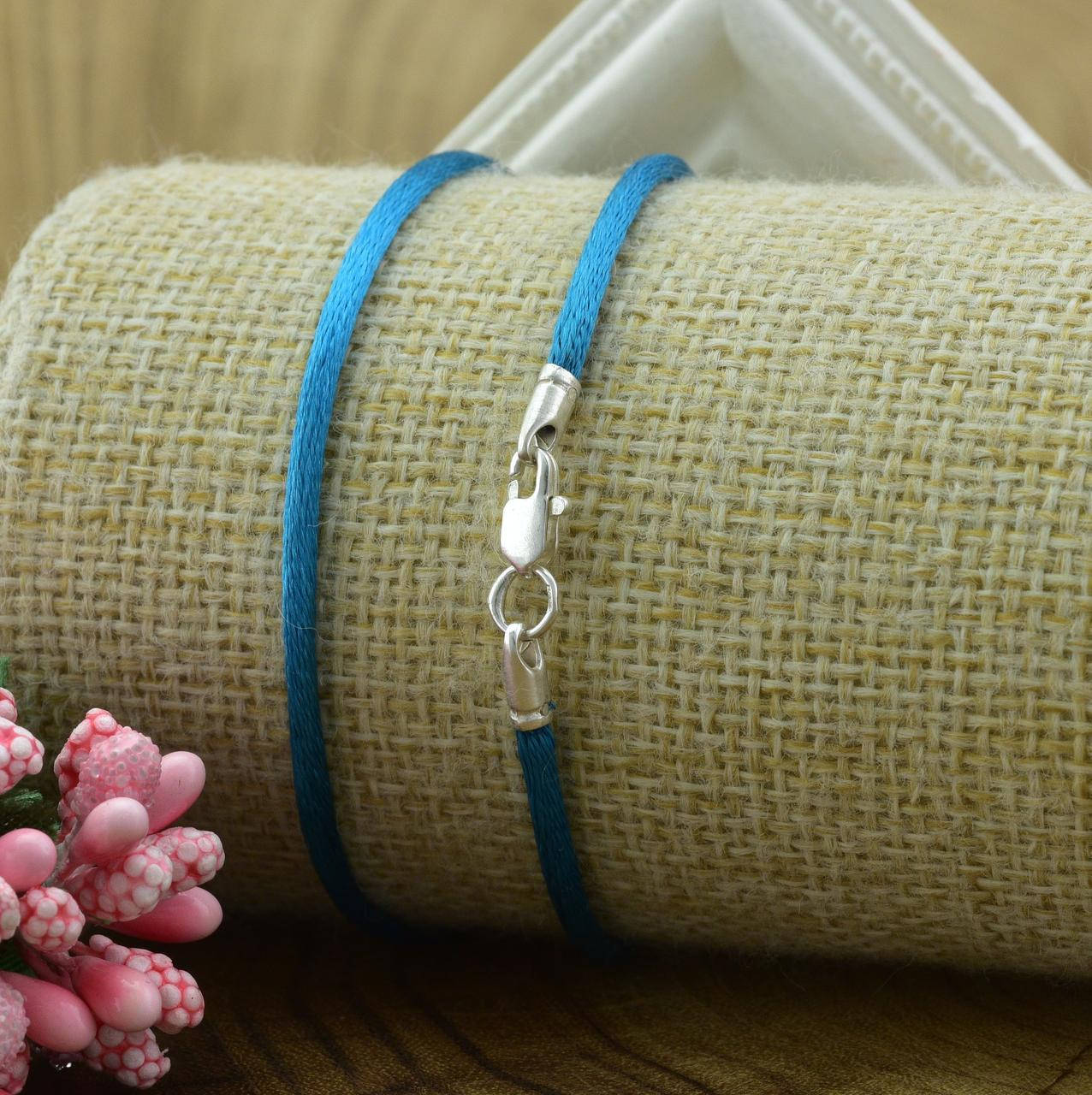 

Шнурок шелковый цвет бирюзовый ширина 2 мм вес серебра 0.7 г длина 45