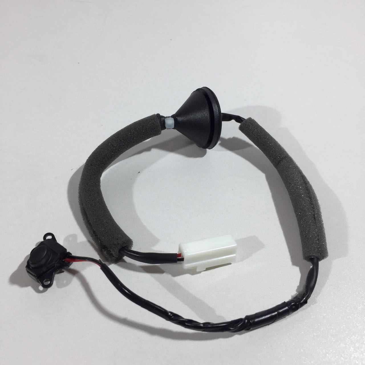 

Кнопка отпирания пассажирской двери Mazda TD12584B1A