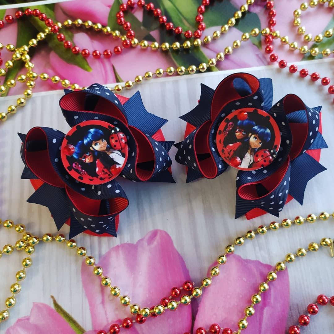 

Детский бант из репсовой ленты на резинке "Американский Леди Баг" (синий в горошек)