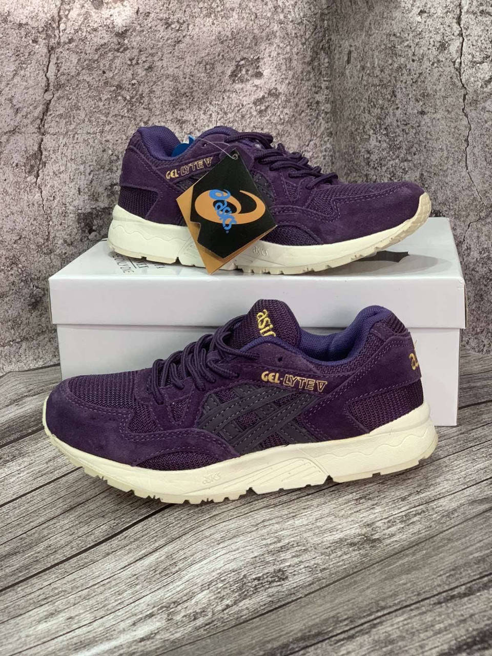 

Женские кроссовки ASICS