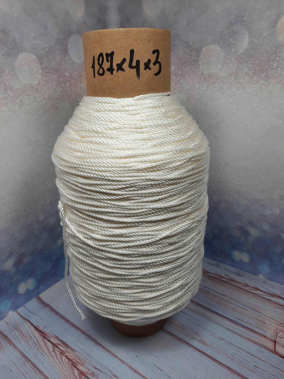 

Нитка № 187х4х3 (2.5 мм) крутка s вес 1.6 кг, Белый