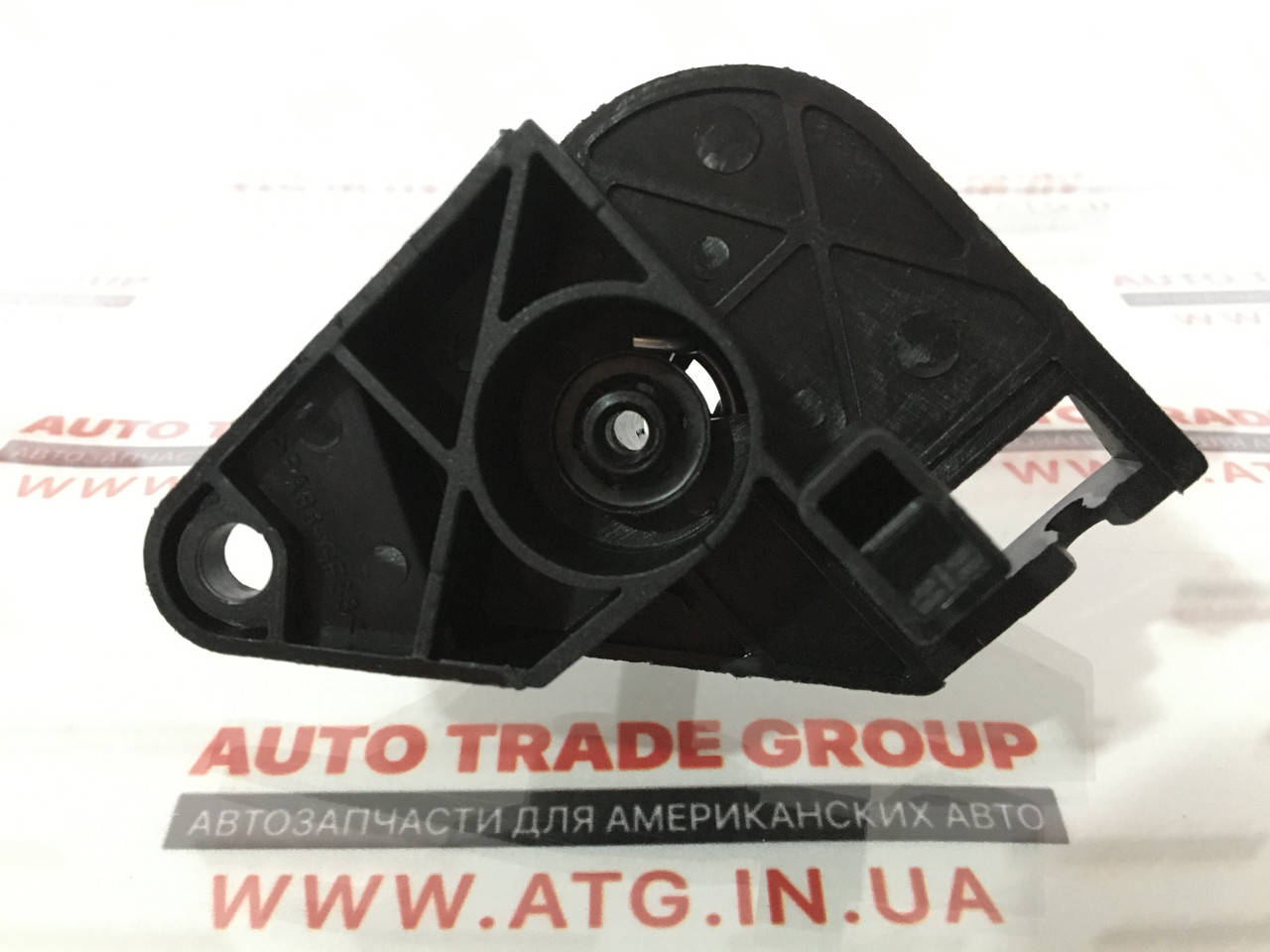 

Кронштейн ручки открытия капота салон Ford Fusion mk5 13-16 неоригинал DS7Z16B626C
