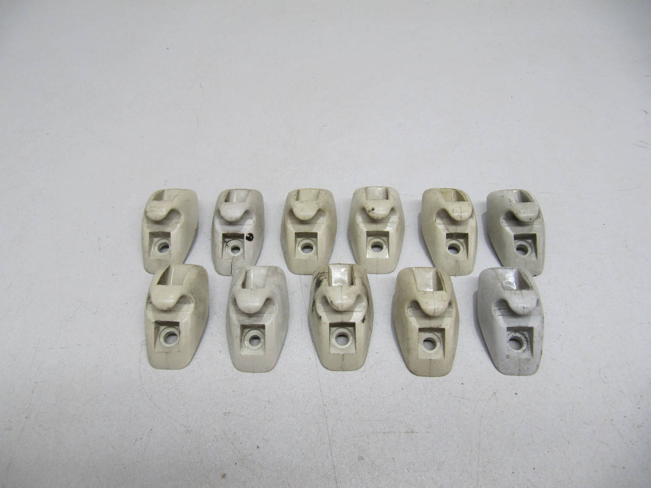 

Крючок крепления солнцезащитного козырька Гольф 2 Джетта 2 Пассат Б3 VW Golf 2 Jetta 2 Passat B3 Оригинал