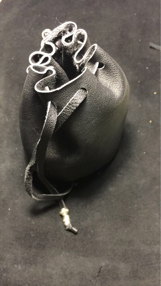 

Мешок кожаный не шитый нитками, для рун-кожа, отличный вариант хранения-упаковки рун, амулетов