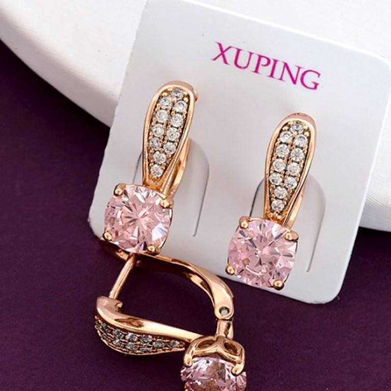 

Серьги Xuping длина 1.7см медицинское золото позолота 18К розовый цирконий с933