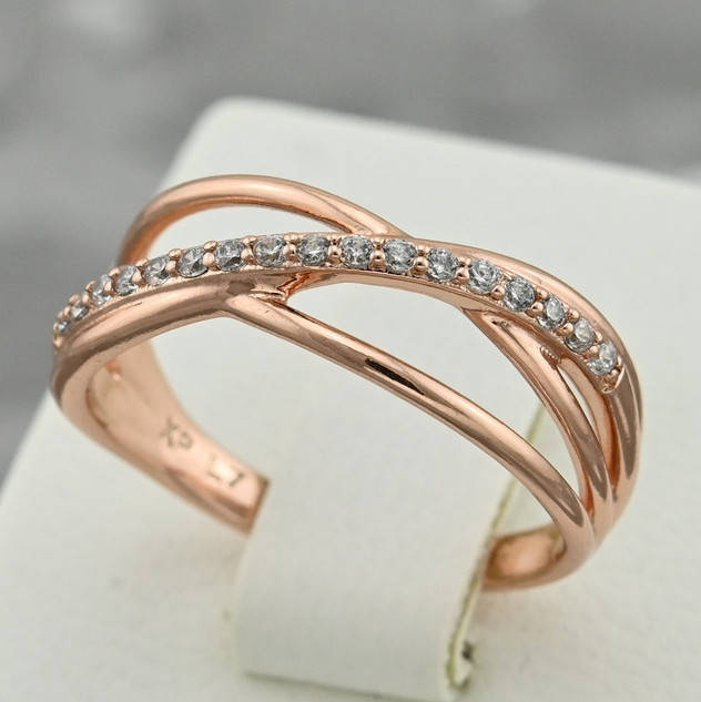 

Кольцо Xuping 15295 белые фианиты ширина 7 мм позолота РО размер 17