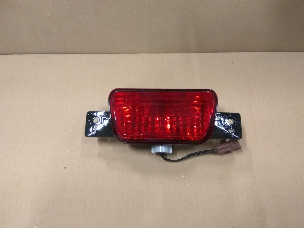 

Стоп сигнал в крышку запаски Mitsubishi Wagon IV