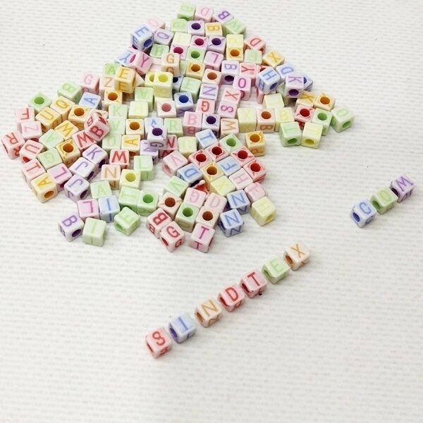 

(20 грамм) Пластиковые бусины Куб с буквами-АЛФАВИТКА 5х5мм (прим 75 шт) Цвет белый Микс (СИНДТЕКС-1894)