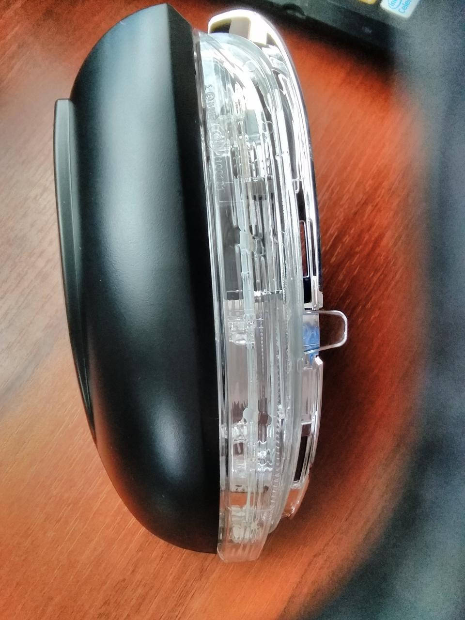 

Повторитель поворота в зеркало Фольксваген Touran (левый новый) GOLF VI