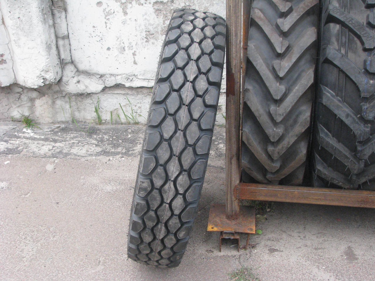 

Грузовые шины 9.00R20 (260R508) Белшина И-Н142Б, 14 нс.