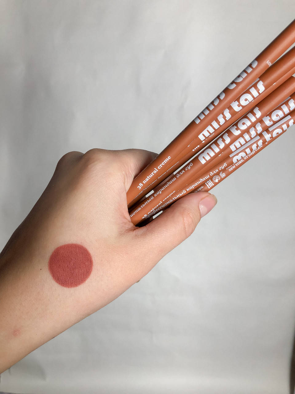 

38. Natural creme Miss Tais Карандаш для губ. Бразилия