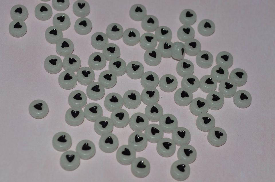 

Бусина с черным сердечком 7 мм флуоресцентная, Черный